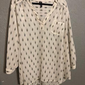 Maurices Size 4 White Patterned Perfect Blouse